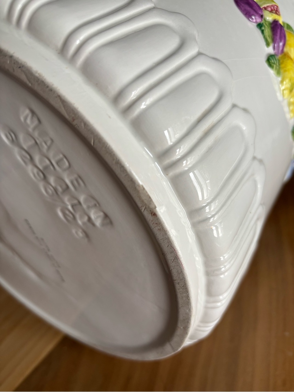 Italian Ceramic Cache Pot with raised pattern - Picture 7 of 12